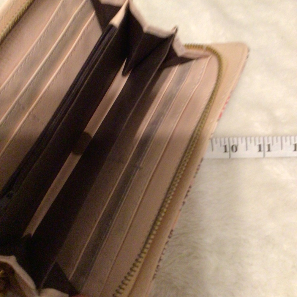 Vogue wallet or clutch - Picture 3 of 8